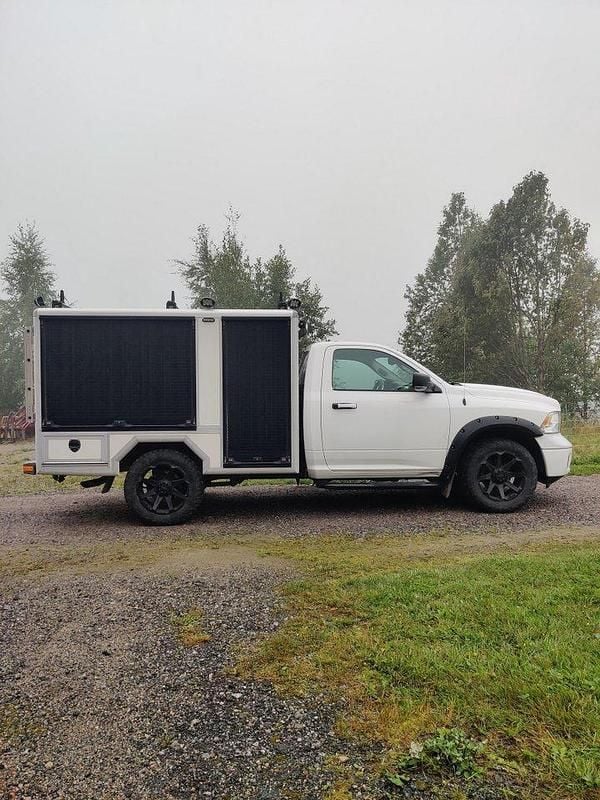 Svart Begagnad 2014 Dodge Ram Pickup | 310 000 kr (Marknadspris) - Bild 1/4