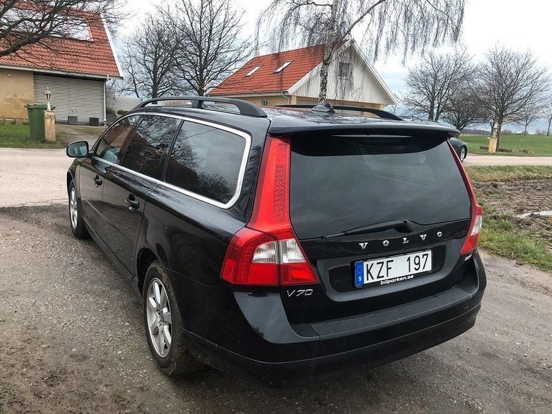 Begagnad Volvo V70 Momentum 145 HK (106 kW) 2010 Svart Kombi