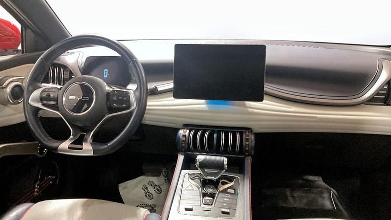 Begagnad BYD Atto 3 150 kW (204 HK) 2022 Röd SUV