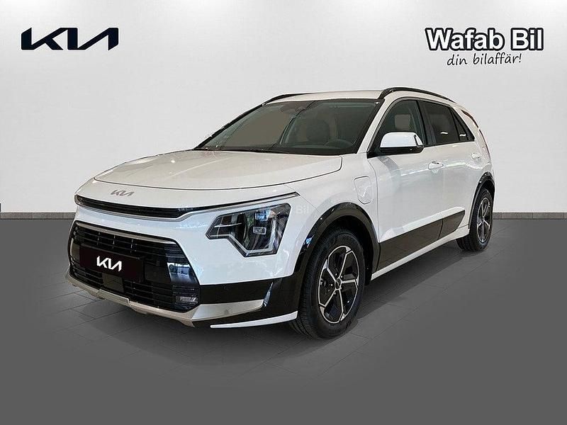 Vit Begagnad 2023 Kia Niro Advance SUV | 456 400 kr - Bild 1/4