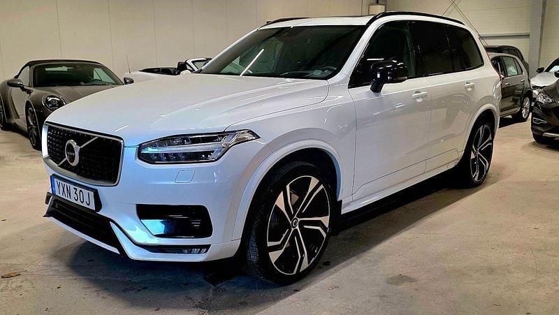 Vit Begagnad 2020 Volvo XC90 R-Design SUV | 499 500 kr (Marknadspris) - Bild 1/4