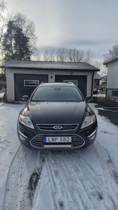 Begagnad Ford Mondeo Business Edition 163 HK (119 kW) 2014 Svart fin i lacket Kombi