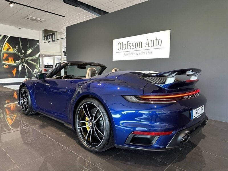 Begagnad Porsche 911 Turbo S Cabriolet 650 HK (478 kW) 2022 Blå Cab
