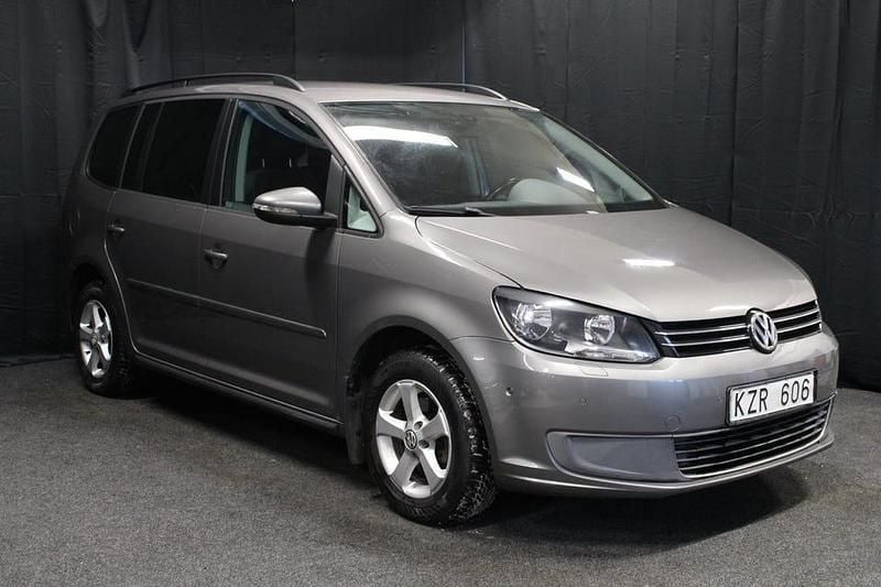 Grå Begagnad 2010 VW Touran Minibuss | 99 900 kr (Lite dyr) - Bild 1/4