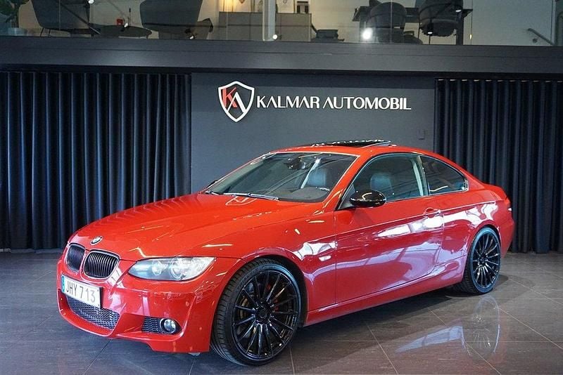 Röd Begagnad 2007 BMW 335 M Sport Sportkupé | 119 900 kr (Superpris) - Bild 1/4