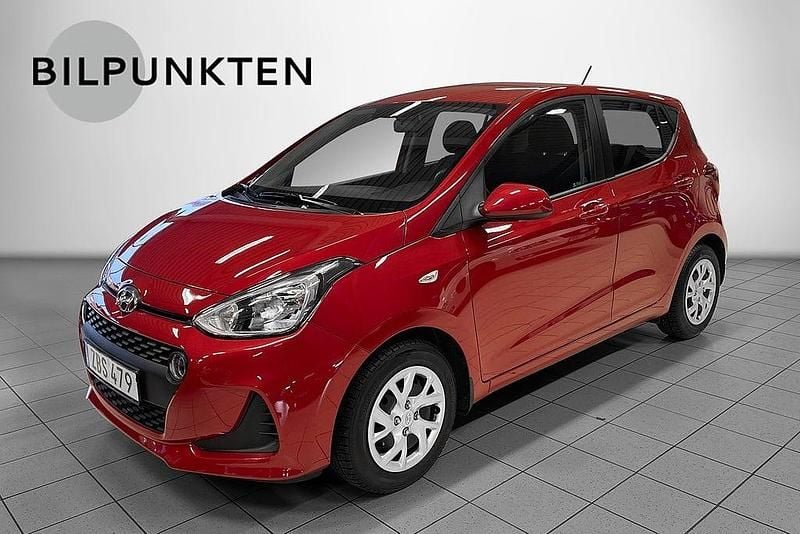 Rödmetallic Begagnad 2017 Hyundai i10 Comfort Halvkombi | 104 900 kr (Marknadspris) - Bild 1/4