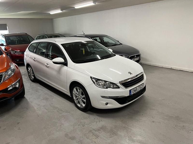 Vit Begagnad 2015 Peugeot 308 Active Kombi | 79 000 kr (Marknadspris) - Bild 1/4