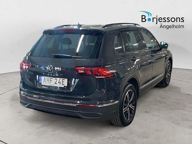 Begagnad VW Tiguan 151 HK (111 kW) 2022 Grå SUV