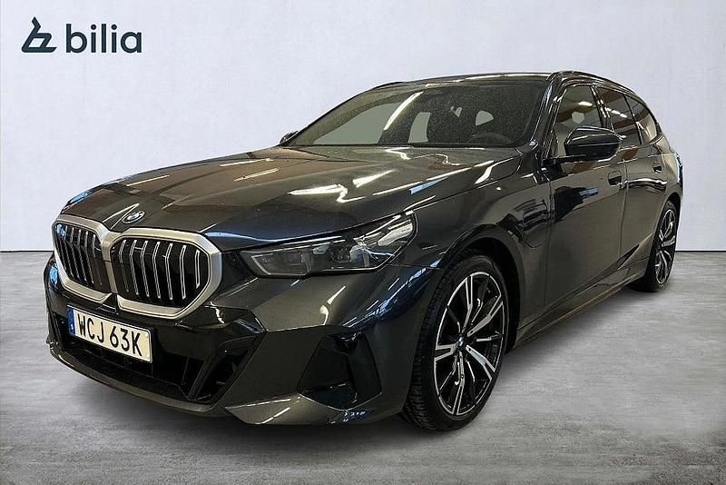Grå Begagnad 2026 BMW 530e Kombi | 719 900 kr - Bild 1/4