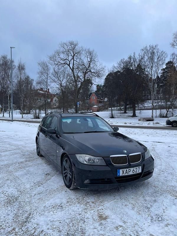 Begagnad BMW 325 218 HK (160 kW) 2006 Kombi