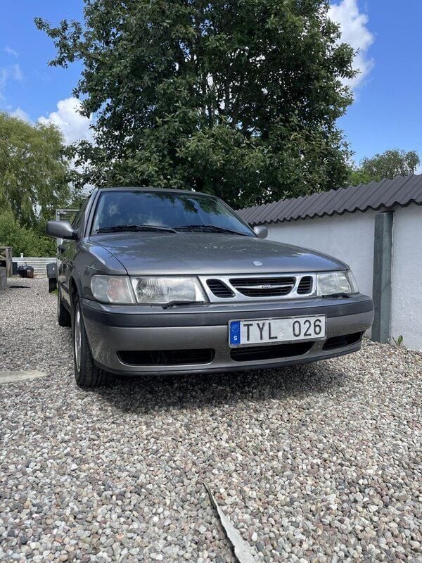 Grå Begagnad 2003 Saab 9-3 Halvkombi | 25 000 kr (Bra pris) - Bild 1/4