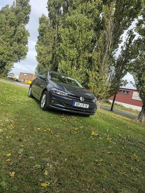 Grå Begagnad 2019 VW Polo Halvkombi | 132 000 kr (Marknadspris) - Bild 1/4