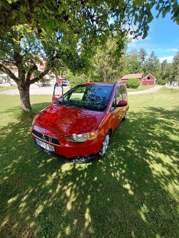 Röd Begagnad 2011 Mitsubishi Colt Halvkombi | 24 000 kr (Marknadspris) - Bild 1/4
