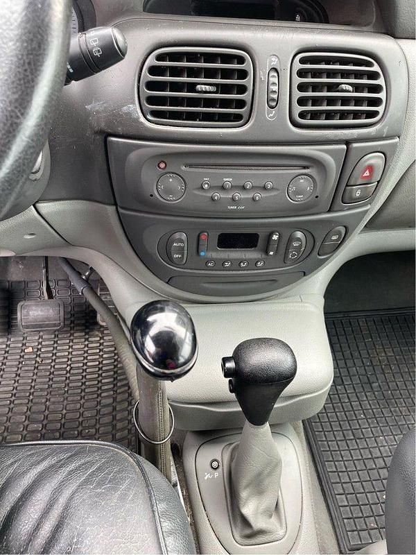 Begagnad Renault Scénic 139 HK (102 kW) 2001 Minibuss