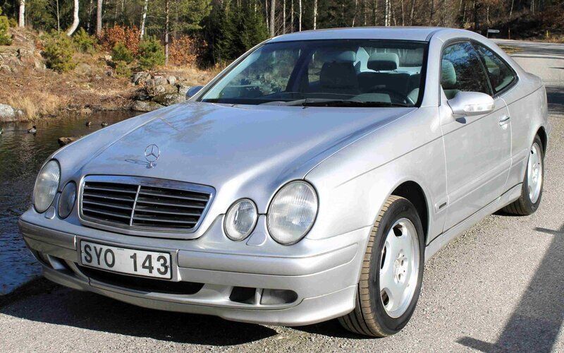 Ljusgrå Begagnad 2001 Mercedes CLK200 Elegance Sportkupé | 50 000 kr (Marknadspris) - Bild 1/3