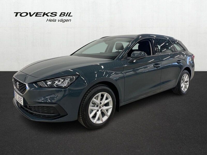 Blå (fiord blue) Ny 2025 Seat Leon FR Kombi | 333 800 kr (Dyr) - Bild 1/4