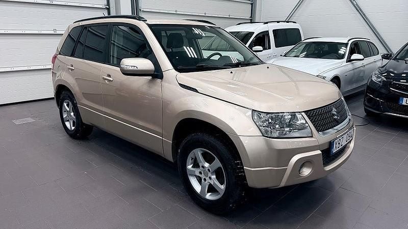 Brun Begagnad 2009 Suzuki Grand Vitara SUV | 99 000 kr (Marknadspris) - Bild 1/4
