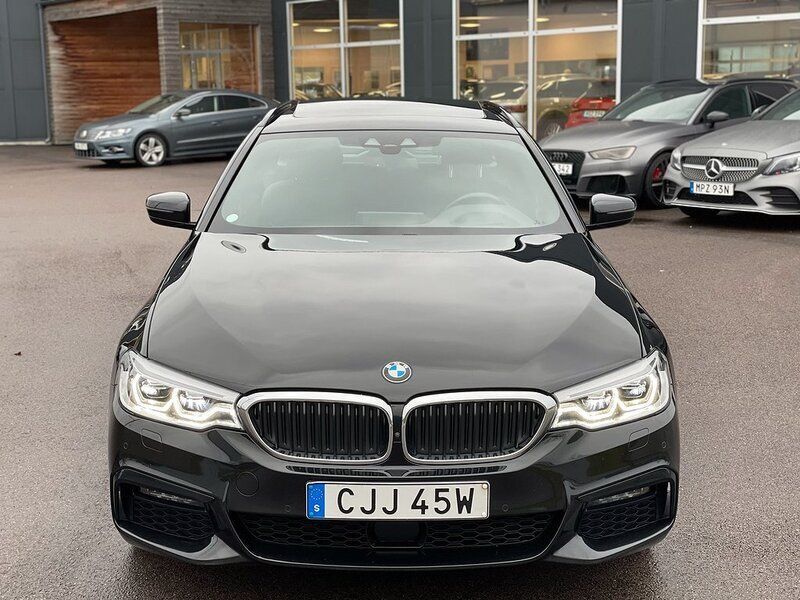 Svart Begagnad 2019 BMW 530 M Sport Kombi | 479 500 kr (Dyr) - Bild 1/1