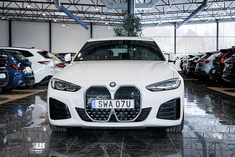Begagnad BMW i4 M Sport 250 kW (340 HK) 2022 Vit Sedan