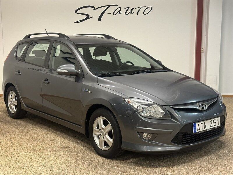 Grå Begagnad 2010 Hyundai i30 Kombi | 59 900 kr (Dyr) - Bild 1/4