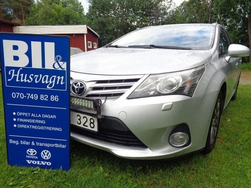 Silver Begagnad 2012 Toyota Avensis Kombi | 59 900 kr (Dyr) - Bild 1/2