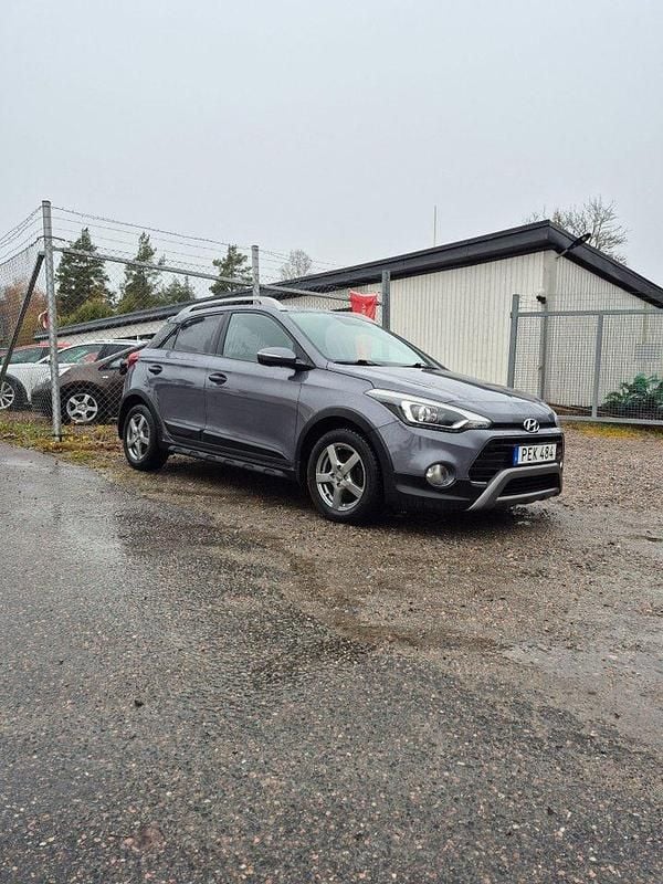 Mörkgrå Begagnad 2016 Hyundai i20 Active Kombi | 97 000 kr (Marknadspris) - Bild 1/4