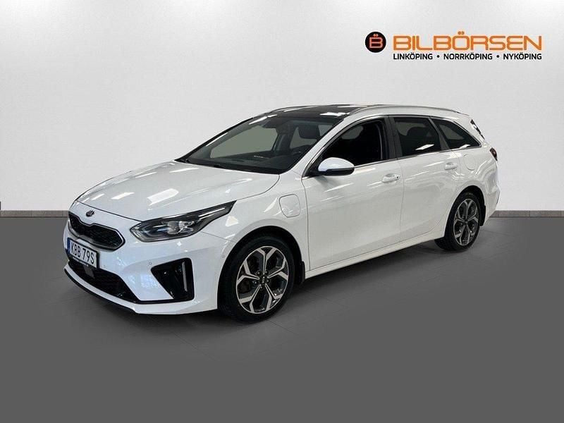 Vit Begagnad 2021 Kia Ceed Sportswagon 2 Kombi | 259 900 kr (Marknadspris) - Bild 1/4