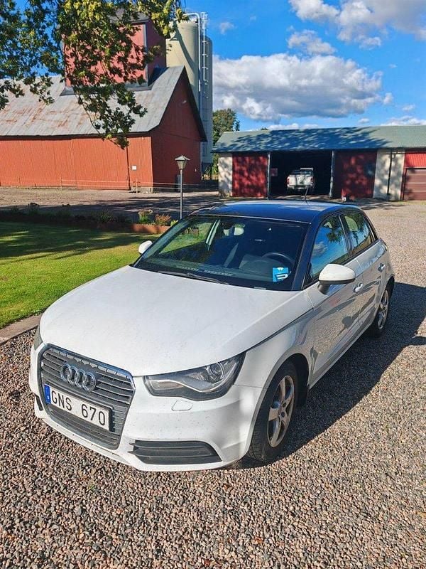 Vit Begagnad 2012 Audi A1 Sportback Halvkombi | 59 999 kr (Bra pris) - Bild 1/4