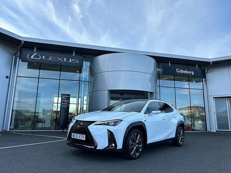 Vit Begagnad 2022 Lexus UX 250h Sport Design Packet SUV | 315 000 kr (Marknadspris) - Bild 1/4