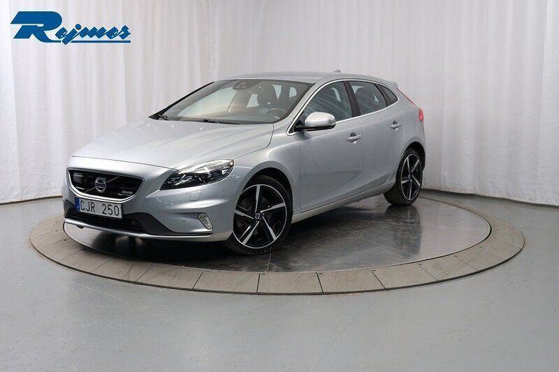 Silver Begagnad 2013 Volvo V40 R-Design Kombi | 139 800 kr (Marknadspris) - Bild 1/4