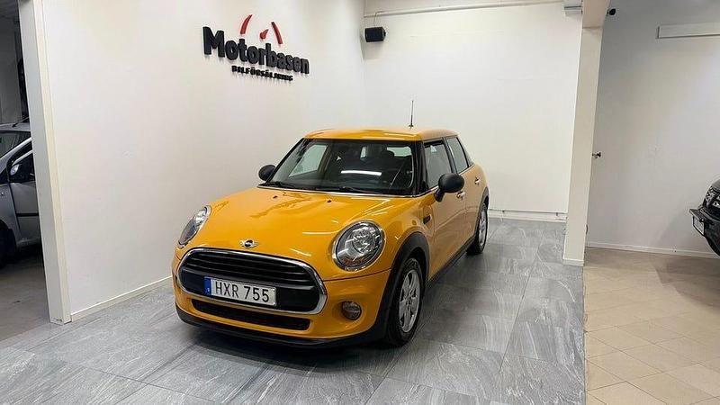 Begagnad Mini ONE Pepper 102 HK (75 kW) 2015 Orange Halvkombi