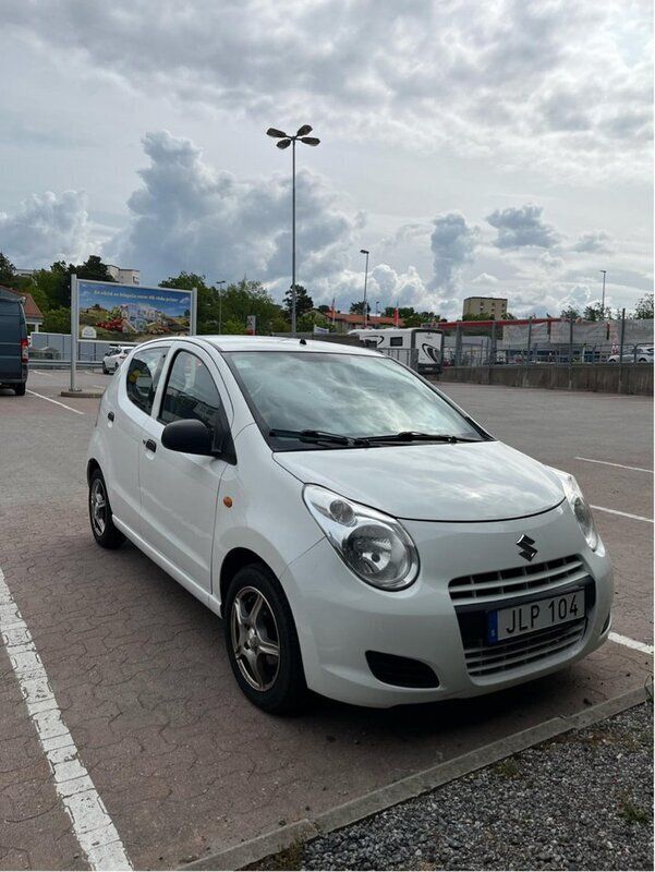 Vit Begagnad 2012 Suzuki Alto Halvkombi | 39 000 kr (Marknadspris) - Bild 1/4