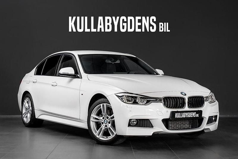 Vit (alpinvit) Begagnad 2017 BMW 320 M Sport Sedan | 299 000 kr (Dyr) - Bild 1/4