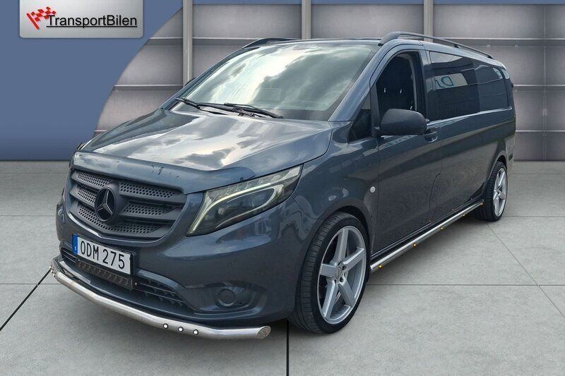 Grå (gråmetallic) Begagnad 2016 Mercedes Vito Minibuss | 249 000 kr (Dyr) - Bild 1/4