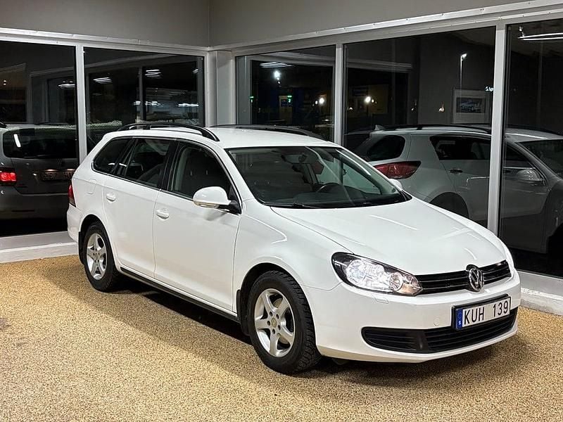 Vit Begagnad 2011 VW Golf VII Kombi | 79 900 kr (Marknadspris) - Bild 1/4