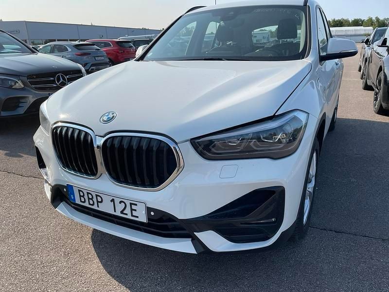 Vit Begagnad 2022 BMW X1 Sport Line SUV | 329 000 kr - Bild 1/2