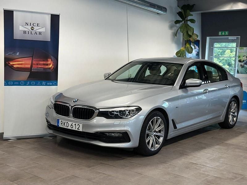 Silver Begagnad 2017 BMW 530 Sport Line Sedan | 249 000 kr (Bra pris) - Bild 1/4