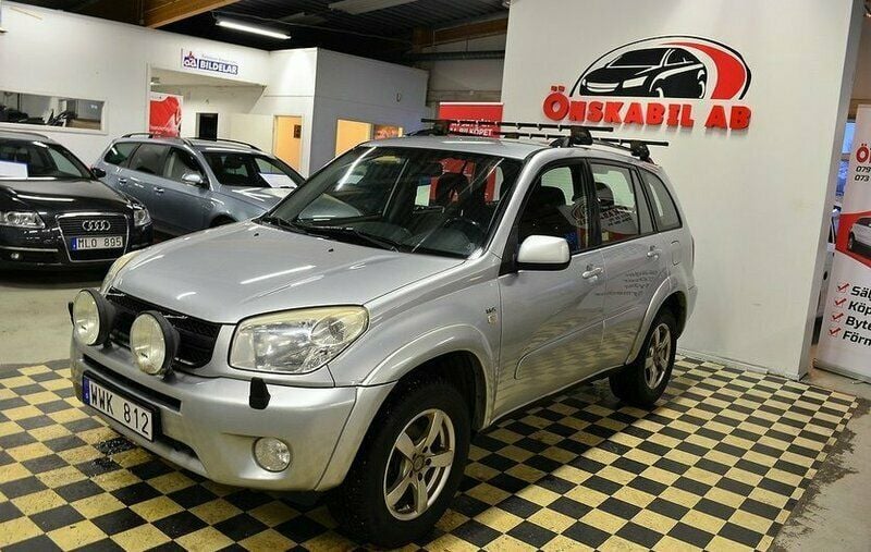 Begagnad Toyota RAV4 150 HK (110 kW) 2004 Silver SUV