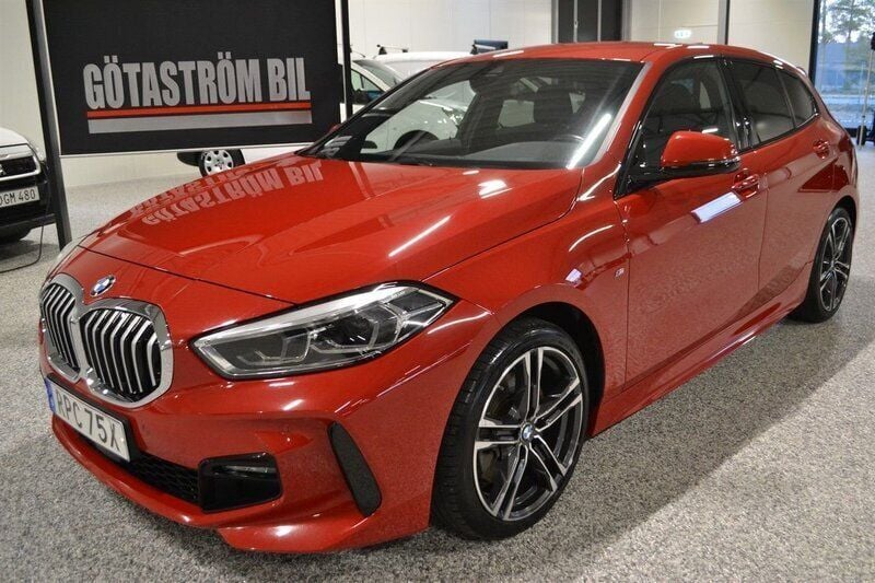 Röd Begagnad 2020 BMW 120 M Sport Halvkombi | 269 000 kr (Bra pris) - Bild 1/4