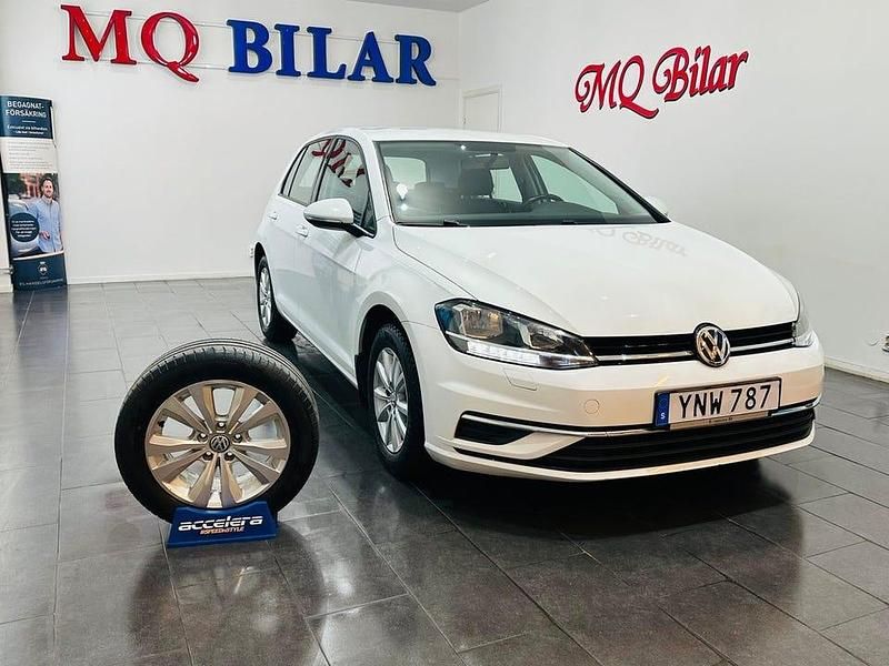 Vit Begagnad 2018 VW Golf VII Halvkombi | 155 900 kr (Marknadspris) - Bild 1/4