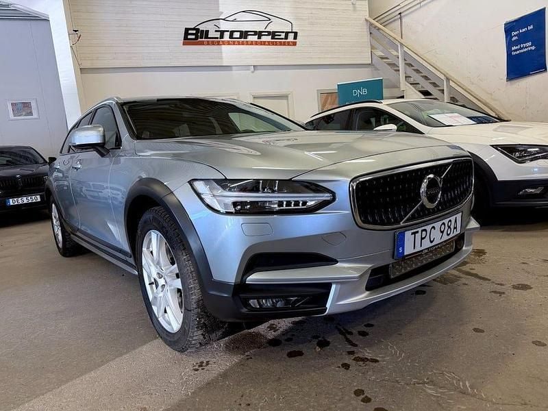 Silver Begagnad 2019 Volvo V90 CC Momentum Kombi | 319 000 kr (Marknadspris) - Bild 1/4