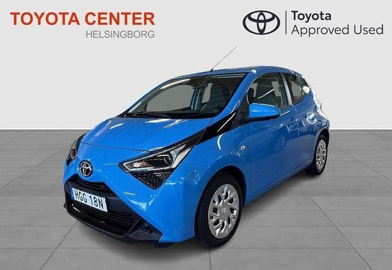 Blå Begagnad 2019 Toyota Aygo Halvkombi | 149 900 kr (Marknadspris) - Bild 1/4
