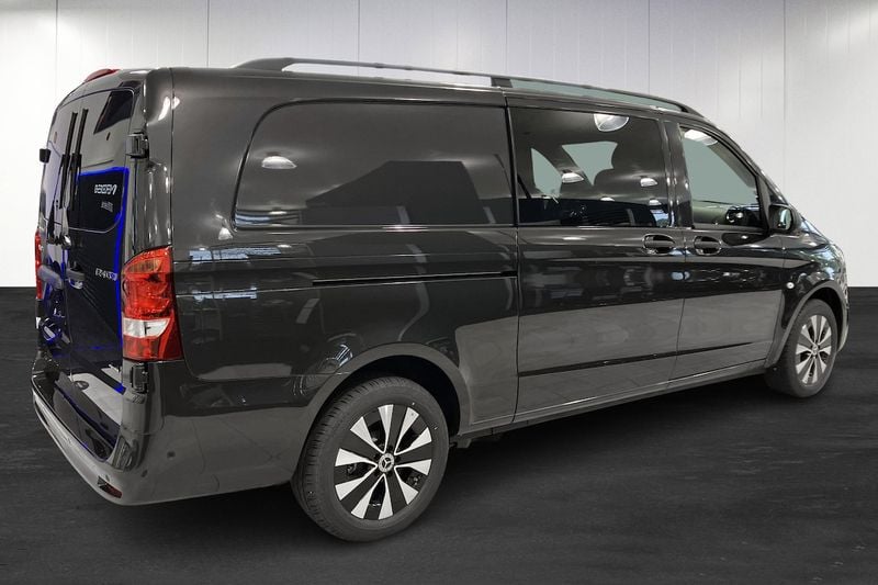 Begagnad Mercedes Vito 237 HK (174 kW) 2024 Grå Van