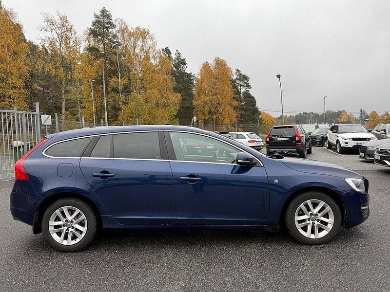 Begagnad Volvo V60 Ocean Race 245 HK (180 kW) 2015 Blå Kombi