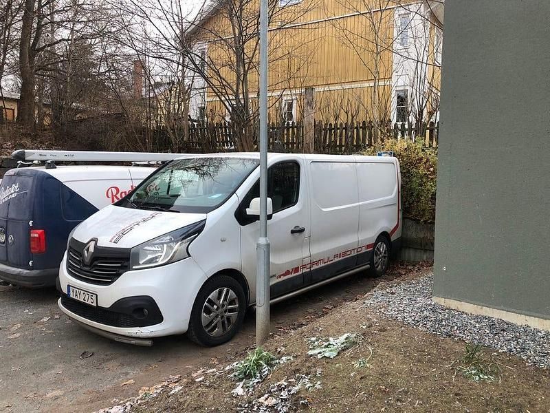 Begagnad Renault Trafic 120 HK (88 kW) 2016 Minibuss