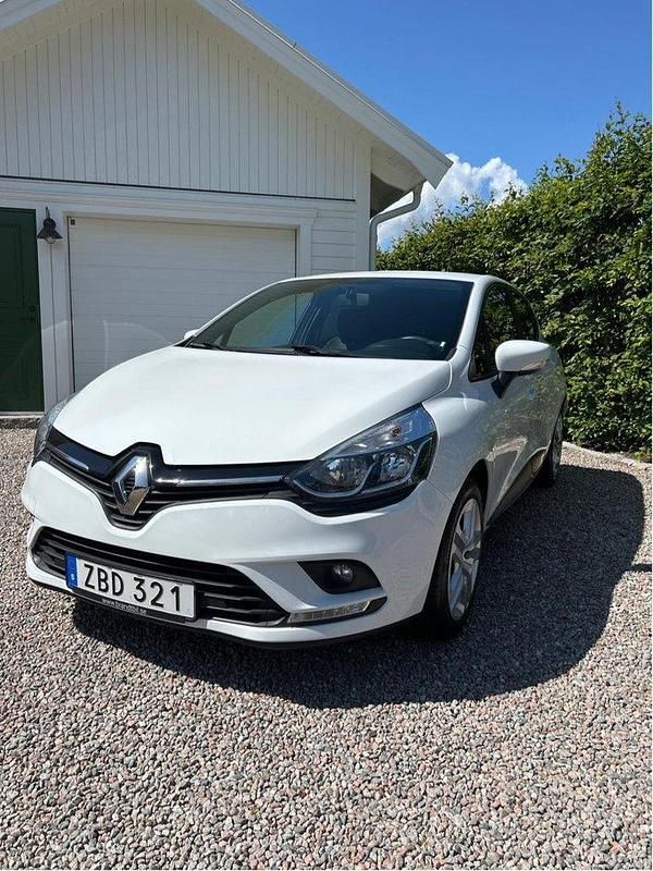 Vit Begagnad 2018 Renault Clio IV Expression Halvkombi | 98 500 kr (Marknadspris) - Bild 1/4