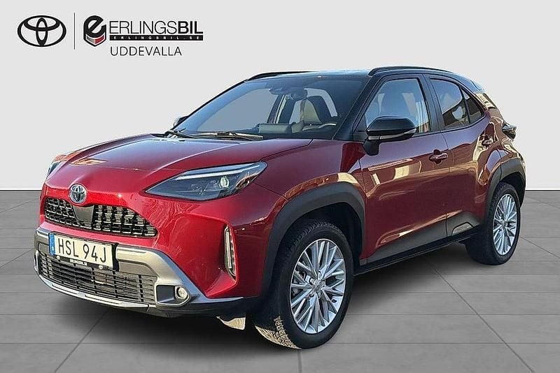 Röd Begagnad 2023 Toyota Yaris Cross SUV | 329 000 kr (Marknadspris) - Bild 1/3