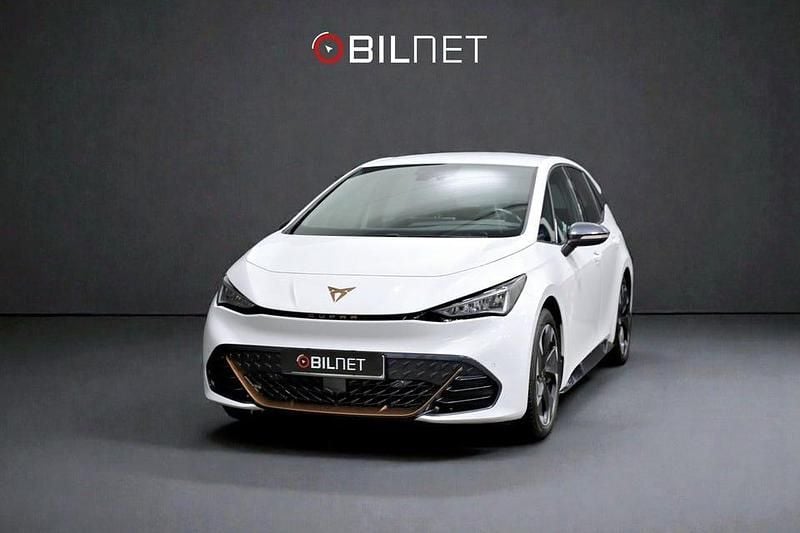 Begagnad Cupra Born e-Boost 169 kW (231 HK) 2023 Vit Halvkombi