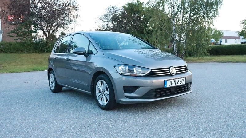 Grå Begagnad 2015 VW Golf VII Halvkombi | 104 700 kr (Marknadspris) - Bild 1/4