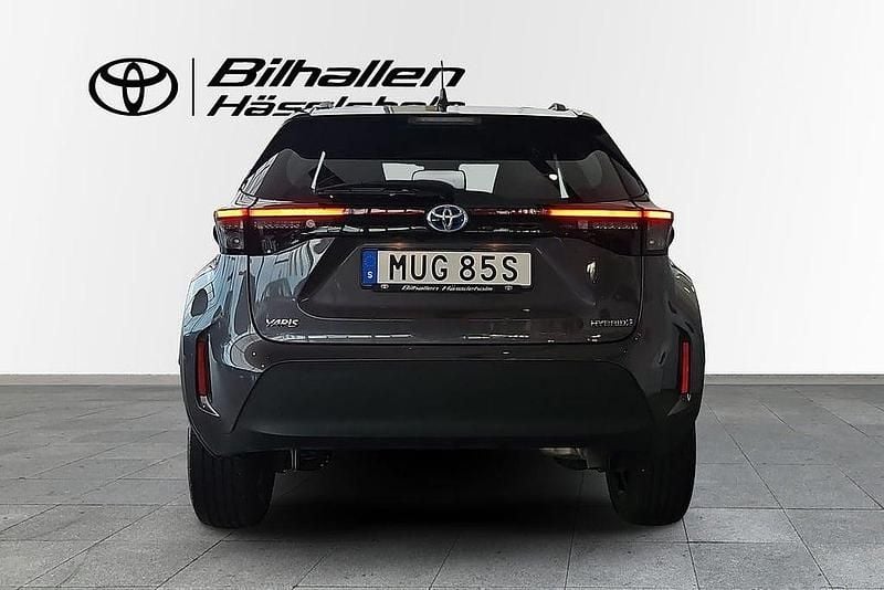 Begagnad Toyota Yaris Cross Active 92 HK (67 kW) 2023 Mörkgrå SUV